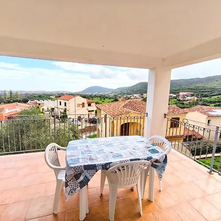 Near With A Sea-view Terrace Daire Budoni